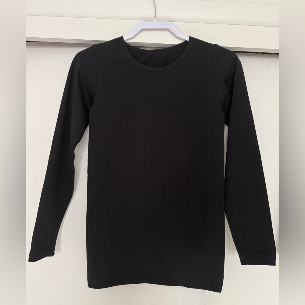 FLEECE LINED BASE LAYER LONG SLEEVE TOP IN BLACK WITH SCOOP NECK